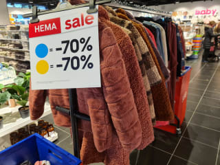 Nu op zowel blauwe als gele stickers 70% korting bij HEMA