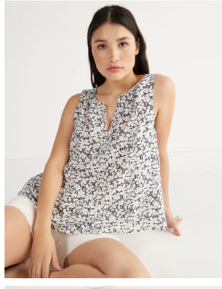 Top de mujer con péplum y flores GAP por 8.98€