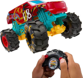 Hot Wheels Radio Control Monster Trucks por $346 en Amazon