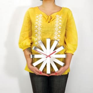 Reloj de pared Ribbon. Umbra por solo 34,65€