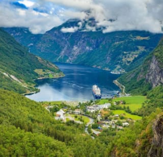 8 dias Fiordos Noruegos: hoteles +Coche + Vuelos + Seguro por 684€/persona