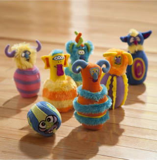 Melissa & Doug Bowlingspel met opbergzak en 6 pluchen monsters voor €8,95 bij Amazon