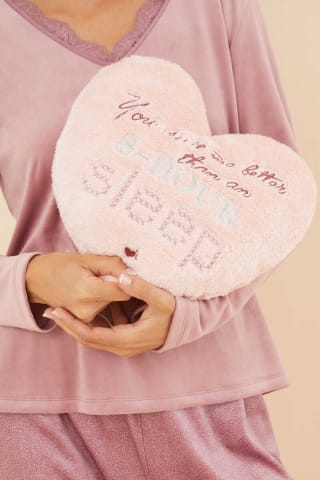 Cojín corazón La Vecina Rubia por 4,49€