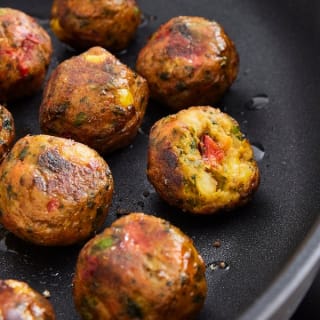 HUVUDROLL Falafel balletjes voor €4,49 / kg bij de Ikea