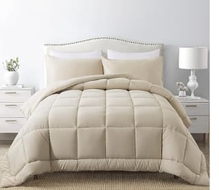 Juego de cama de 3 piezas con edredón por $628.49 en Amazon