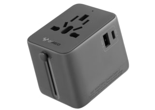 Adaptador universal de enchufe con 4 USB por solo 14,05€
