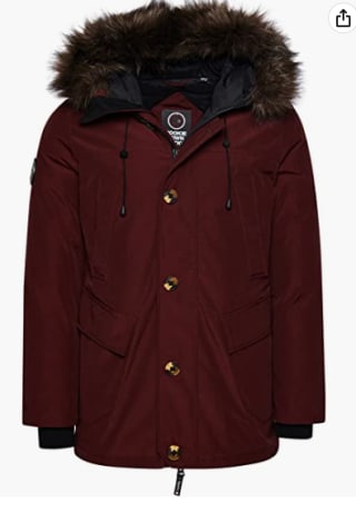 Abrigo de la marca Superdry en color granate, desde 124,99€