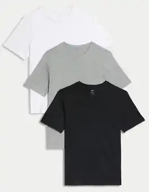 Garner 3 packs of men's pure cotton crew neck t-shirts from Marks & Spencer for £13