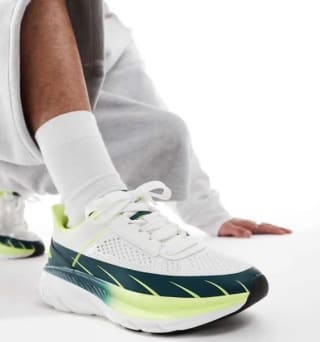 ASOS DESIGN zapatillas deporte blancas paneles verdes por 23,31€