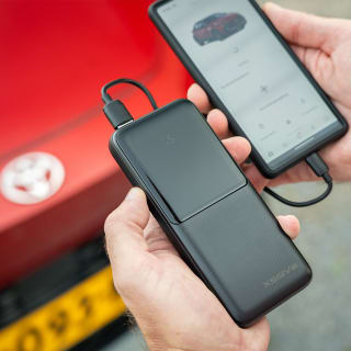 Gratis 4-in-1 premium quick-charge powerbank bij een proefrit in een Toyota C-HR Plug-in Hybrid