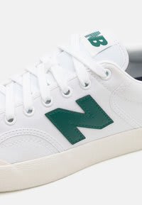New Balance BB100VTC unisex sneakers voor €44,95 bij Zlando