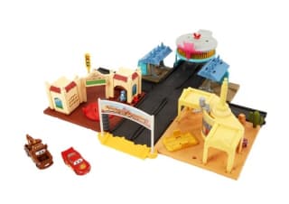Disney Cars Pista para coches por 28€.