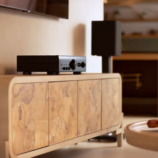 Denon - PMA-900HNE - Geintegreerde netwerkversterker met HEOS® Built-In voor €499 bij Hifi Klubben.