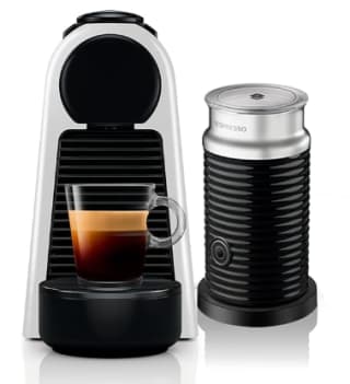 Combo Nespresso Cafetera Essenza Mini + Café de Regalo por $1,769 en Amazon