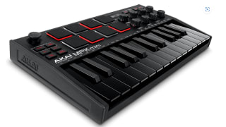 Controlador MIDI Akai Professional MPK Mini MK3 por $2,179.35 en Amazon