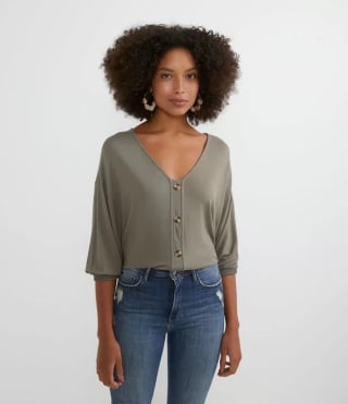 Blusa em Viscose, modelo de Manga 3/4 - R$ 45,90