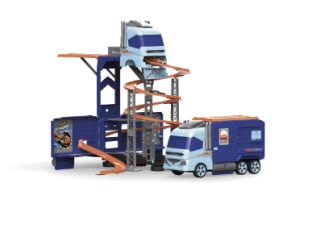 Camión transformable con sonido, 3 coches y helicóptero por 19,98€