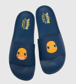 Sandalias Pull&Bear Pokémon planas por 7,99€