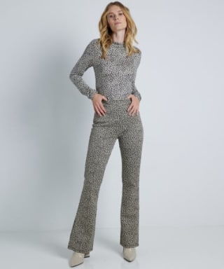 Dames flared broeken voor maar €19 bij Terstal