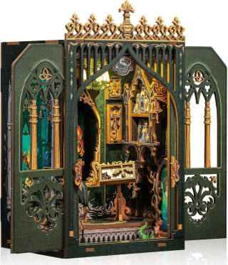 Kit para montar diorama biblioteca miniatura madera con luces LED por 17,14€