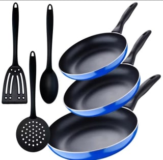 San Ignacio Set de 3 Sartenes 16,20,24cm + 3 accesorios cocina por 13,99€.