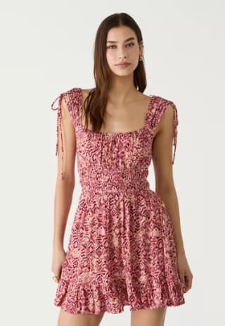 Vestido corto fluido estampado por 15,59€