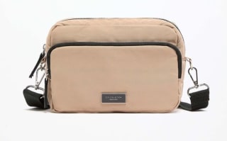 Bolso Bandolera bolsillos por 8,99€.