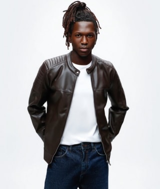 Cazadora efecto piel Homre por 7,79€ en Lefties