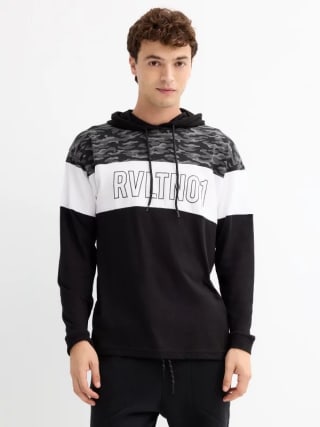 Camiseta con Capucha de Hombre RVLTN01 por 6.99€