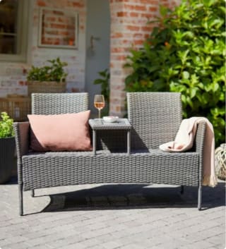 Banco de jardín FASTERHOLT gris por solo 75€