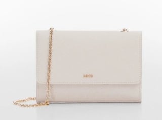 Bolso efecto safiano con cadena por 9,99€.