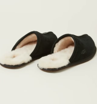 Ugg heren pantoffels met 50% korting bij De Bijenkorf