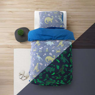 Glow in the dark dekbedovertrekset - dino's of eenhoorn 140 x 200 cm voor €9,95 bij de Action
