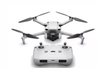 Drone DJI Mini 3 (RC-N1) + DJI Care 1 An + 1 batterie supplémentaire à 329€
