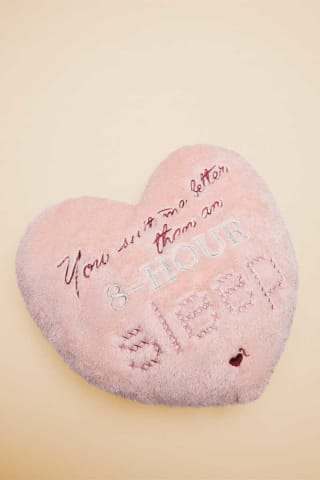 Cojín corazón La Vecina Rubia por 4,49€