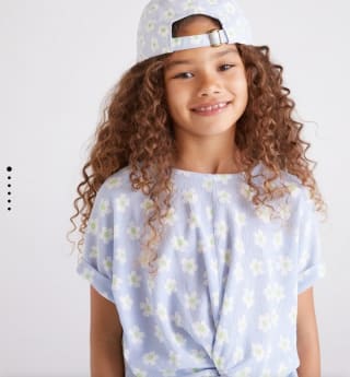 Camiseta de niña de manga corta por 3,99€.