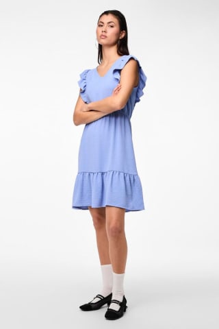 Vestido corto sin mangas detalle volante Pieces por 6.39€