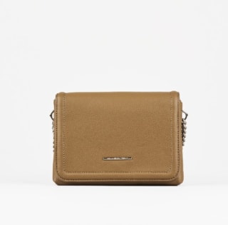 Bandolera solapa por 12,99€.