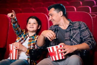 Combo de 2 entradas 2D con pop gigante y dos bebidas grandes por $16.590 en Agrupemonos