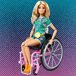 Muñeca Barbie en silla de ruedas por $383.21 en Amazon