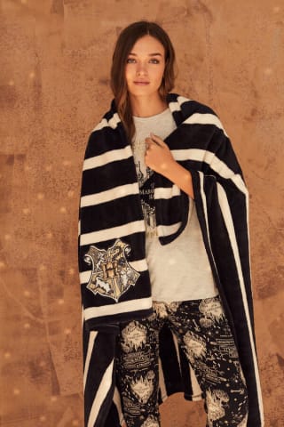 Mantas polares La vecina Rubia y Harry Potter desde 8,09€ en Women Secret
