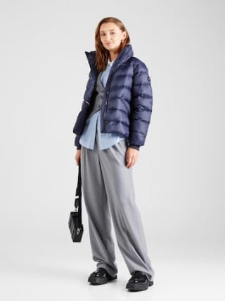 Tommy Hilfiger navy winterjas voor €149,40 bij AboutYou