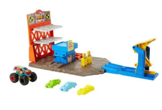 Hot Wheels Monster Trucks Gasolinera, pista de coches de juguete por 11,25€.