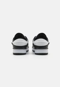 Nike Sneakers laag 'DUNK TWIST' voor €67,95 dmv code bij Zalando