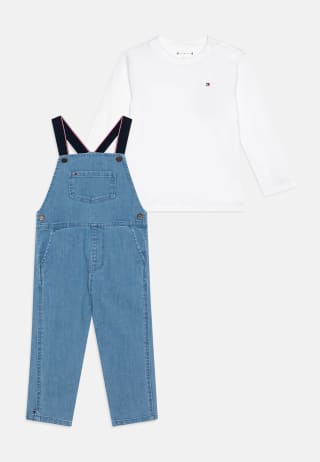 Tommy Hilfiger Shirt broek DENIM DUNGAREE T-shirt en tuinbroek voor €26,95 bij Zalando
