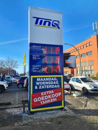 Zaterdag tanken bij TinQ voor €1,11 vanwege kampioenschap Spakenburg