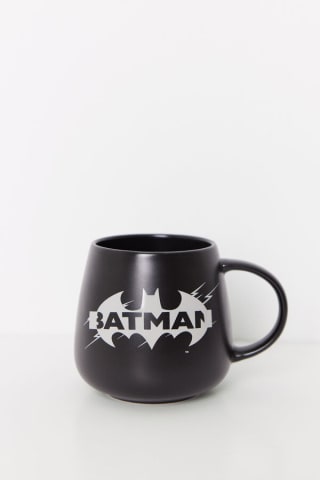 Taza de acero con práctica asa lateral y print de Batman por 3,99€