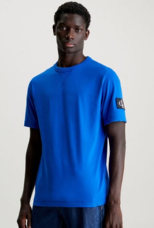Polera Badge Regular Azul Calvin Klein por $17.990
