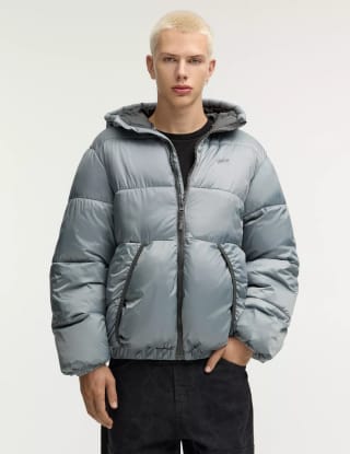Chaqueta acolchada capucha Pull and Bear Hombre por solo 19,99€