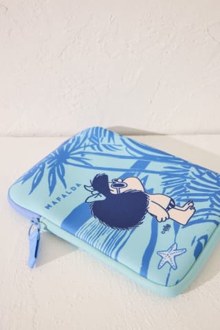 Funda iPad de neopreno Mafalda por 11,99€.